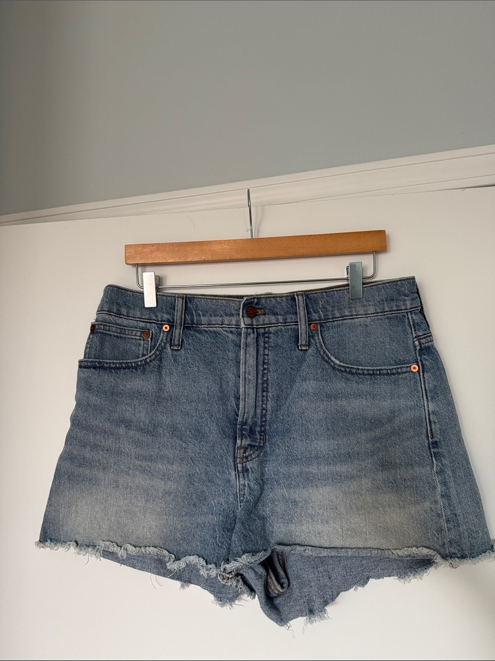 Madewell perfect summer shorts Light Wash Distressed Hem Denim Shorts